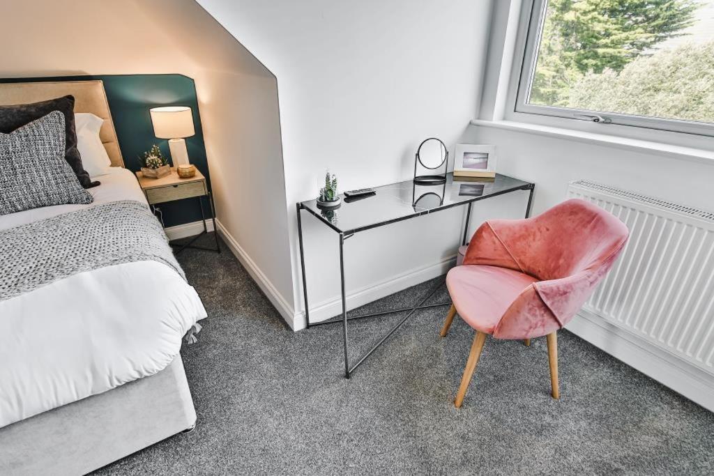 Bournecoast - Stylish Flat With Balcony - Sea Views - 10 Min Walk To Beach - Parking - Wifi - Fm8407 Bournemouth Exterior foto